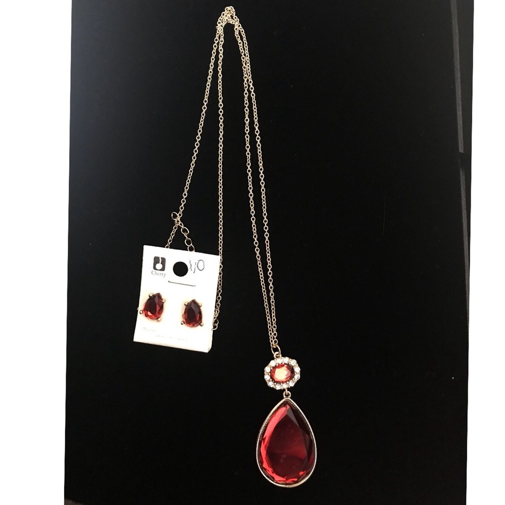 Red and gold wash fashion necklace